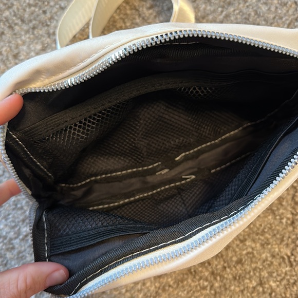 Waist Bag/ Shoulder Bag / Messenger Bag - Picture 8 of 8